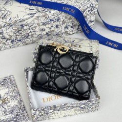 Replica Portacarte Lady Dior con patta e liconica impuntura Cannage Nero Imitazione Outlet Online