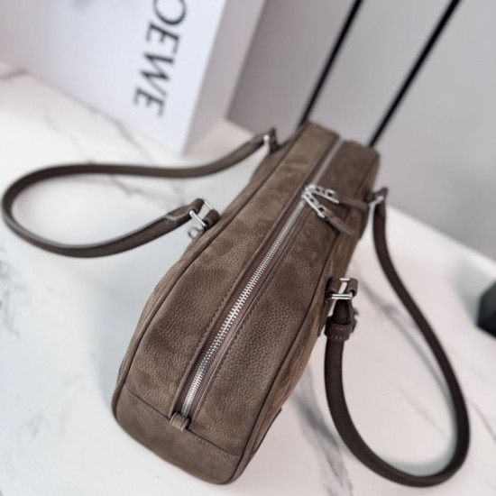 Replica Borsa a tracolla Loewe Amazona 31 pelle nabuk granulata marrone Imitazione Fallate Outlet