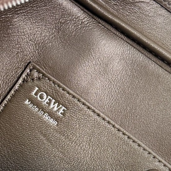 Replica Borsa a tracolla Loewe Amazona 31 pelle nabuk granulata marrone Imitazione Fallate Outlet