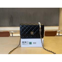 Replica Portafoglio Chanel trapuntato in caviale perlato con catena Woc Nero False Fatte Bene