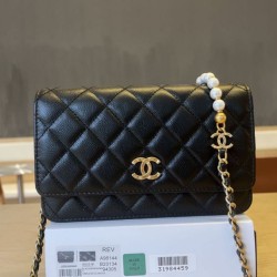 Replica Portafoglio Chanel trapuntato in caviale perlato con catena Woc Nero False Fatte Bene