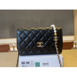 Replica Portafoglio Chanel trapuntato in caviale perlato con catena Woc Nero False Fatte Bene