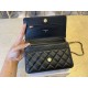 Replica Portafoglio Chanel trapuntato in caviale perlato con catena Woc Nero False Fatte Bene