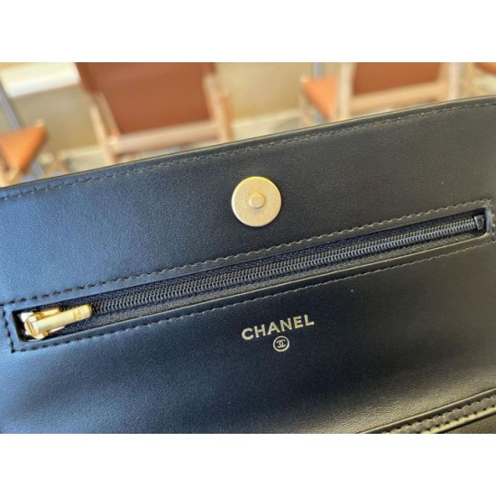 Replica Portafoglio Chanel trapuntato in caviale perlato con catena Woc Nero False Fatte Bene