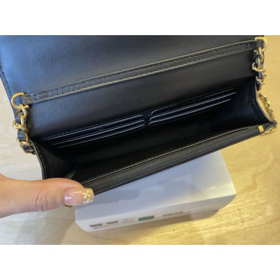 Replica Portafoglio Chanel trapuntato in caviale perlato con catena Woc Nero False Fatte Bene