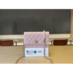 Replica Portafoglio Chanel trapuntato in caviale perlato con catena Woc Rosa False Fatte Bene