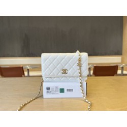 Replica Portafoglio Chanel trapuntato in caviale perlato con catena Woc Bianco False Fatte Bene