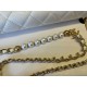 Replica Portafoglio Chanel trapuntato in caviale perlato con catena Woc Bianco False Fatte Bene