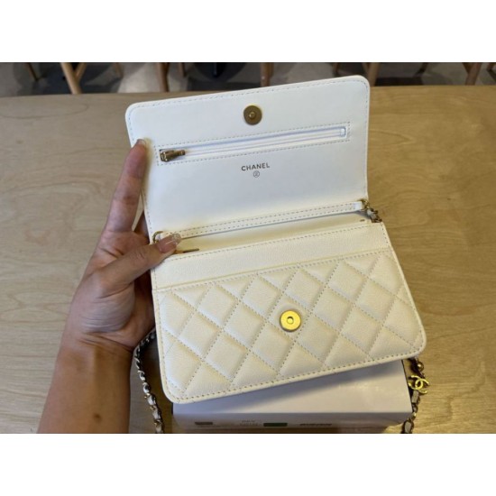 Replica Portafoglio Chanel trapuntato in caviale perlato con catena Woc Bianco False Fatte Bene