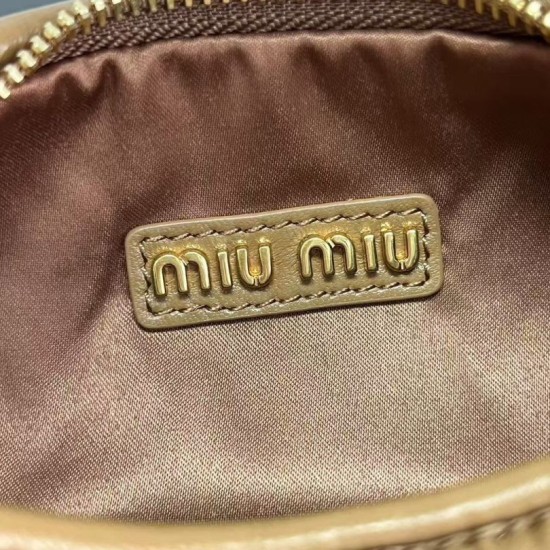 Replica Borsa hobo mini/piccolo Miu Miu Wander Matelasse Marrone False Fatte Bene
