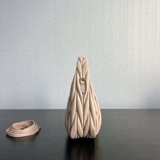 Replica Borsa hobo mini/piccolo Miu Miu Wander Matelasse Beige False Fatte Bene