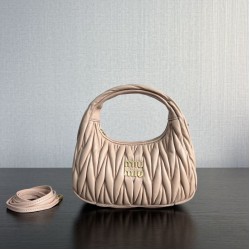 Replica Borsa hobo mini/piccolo Miu Miu Wander Matelasse Beige False Fatte Bene