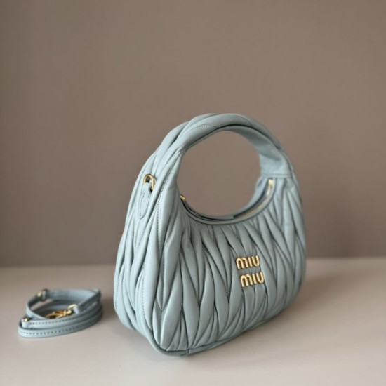 Replica Borsa hobo mini/piccolo Miu Miu Wander Matelasse Blu False Fatte Bene