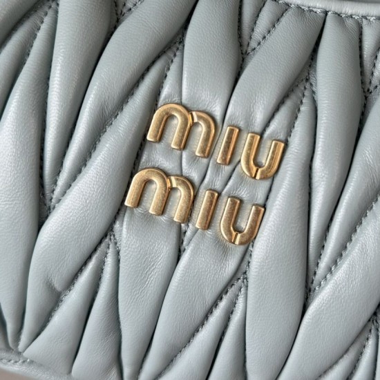 Replica Borsa hobo mini/piccolo Miu Miu Wander Matelasse Blu False Fatte Bene