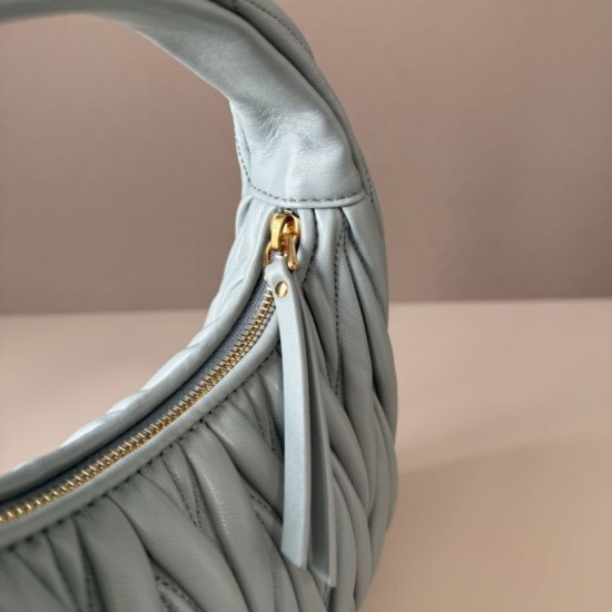 Replica Borsa hobo mini/piccolo Miu Miu Wander Matelasse Blu False Fatte Bene