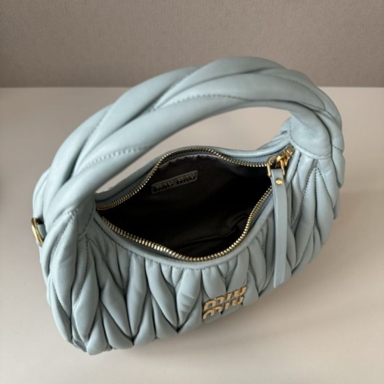 Replica Borsa hobo mini/piccolo Miu Miu Wander Matelasse Blu False Fatte Bene