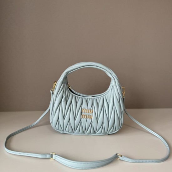Replica Borsa hobo mini/piccolo Miu Miu Wander Matelasse Blu False Fatte Bene