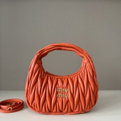 Replica Borsa hobo mini/piccolo Miu Miu Wander Matelasse Arancia False Fatte Bene