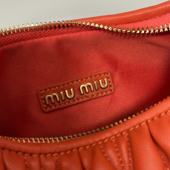 Replica Borsa hobo mini/piccolo Miu Miu Wander Matelasse Arancia False Fatte Bene