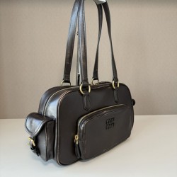 Replica Borse a tracolla Miu Miu Pocket con manico superiore Caffè False Fatte Bene
