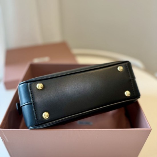 Replica Borsa a mano Miu Miu Arcadie 5BB142 Nero Imitazione Outlet Italia Replica Borsa a mano Miu Miu Arcadie 5BB142 Nero False Fatte Bene