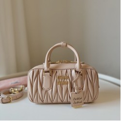 Replica Borsa a mano Miu Miu Arcadie Matelassé Nappa 5BB142 marrone False Fatte Bene