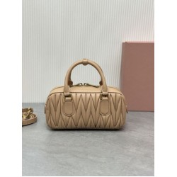 Replica Borsa a mano Miu Miu Arcadie Matelassé Nappa 5BB142 marrone False Fatte Bene