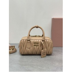 Replica Borsa a mano Miu Miu Arcadie Matelassé Nappa 5BB142 marrone False Fatte Bene
