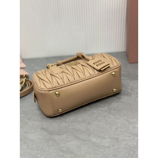 Replica Borsa a mano Miu Miu Arcadie Matelassé Nappa 5BB142 marrone False Fatte Bene