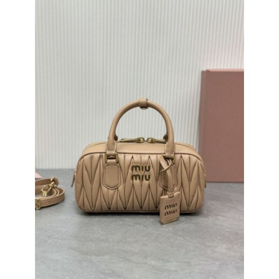 Replica Borsa a mano Miu Miu Arcadie Matelassé Nappa 5BB142 marrone False Fatte Bene