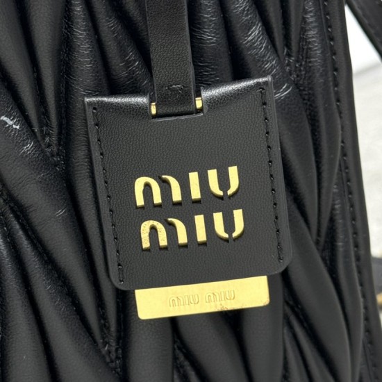 Replica Borsa tote Miu Miu in pelle nappa trapuntata nera Fallate Outlet Online