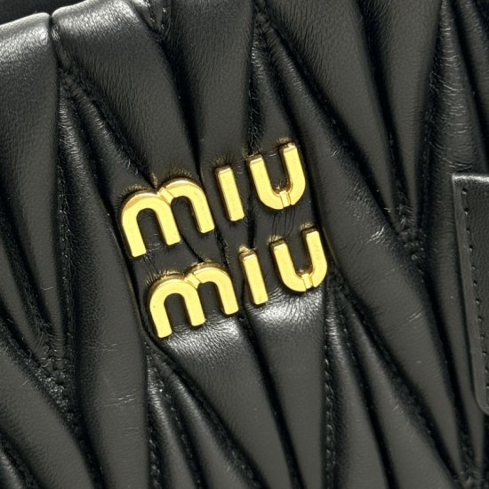 Replica Borsa tote Miu Miu in pelle nappa trapuntata nera Fallate Outlet Online
