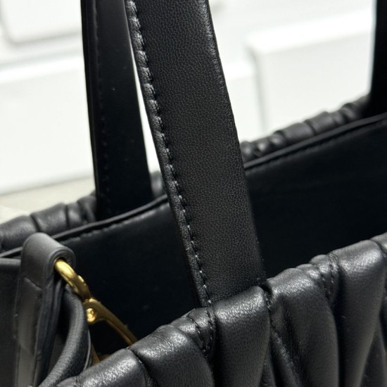 Replica Borsa tote Miu Miu in pelle nappa trapuntata nera Fallate Outlet Online