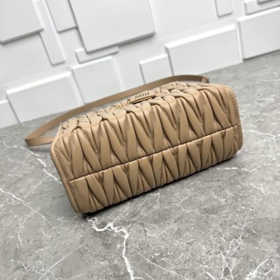 Replica Borsa tote Miu Miu in pelle nappa trapuntata marrone Fallate Outlet Online