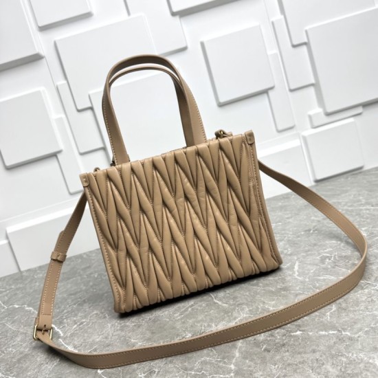 Replica Borsa tote Miu Miu in pelle nappa trapuntata marrone Fallate Outlet Online