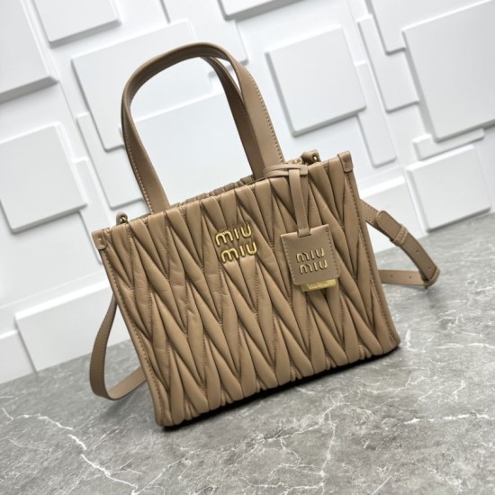 Replica Borsa tote Miu Miu in pelle nappa trapuntata marrone Fallate Outlet Online