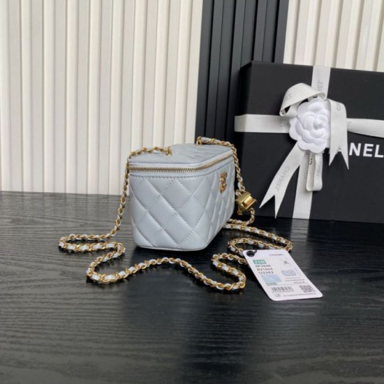 Replica Beauty case piccolo Chanel con tracolla a catena Ap3940 Blu Imitazione Outlet