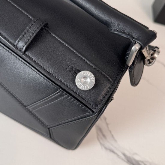Perfetto Replica Borsa Piccola Loewe Panta Puzzle nera Imitazione Outlet
