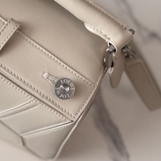 Perfetto Replica Borsa Piccola Loewe Panta Puzzle Beige Imitazione Outlet