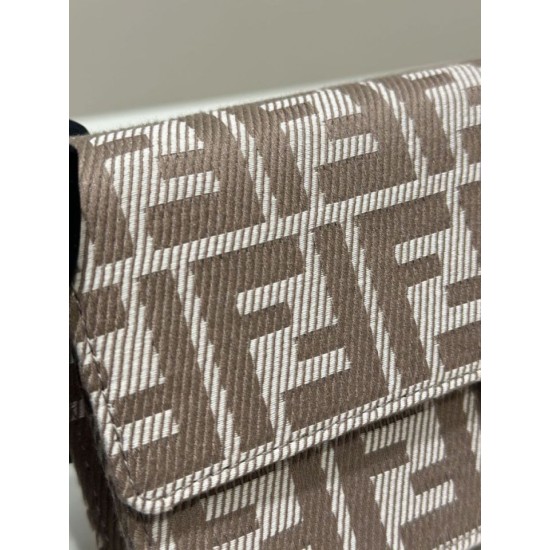 Perfetto Replica Portafoglio Fendi con catena, modello Baguette in tessuto jacquard FF marrone Imitazione Outlet