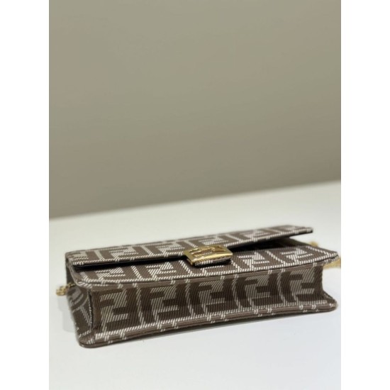 Perfetto Replica Portafoglio Fendi con catena, modello Baguette in tessuto jacquard FF marrone Imitazione Outlet