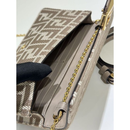 Perfetto Replica Portafoglio Fendi con catena, modello Baguette in tessuto jacquard FF marrone Imitazione Outlet