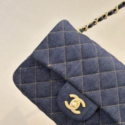 Replica Borsa a tracolla Chanel mini flap denim trapuntato A69900 blu Imitazione fallate Outlet