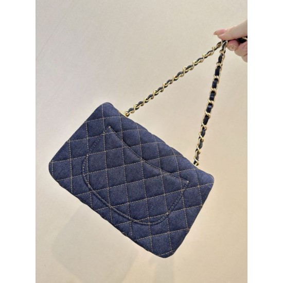 Replica Borsa a tracolla Chanel mini flap denim trapuntato A69900 blu Falso Non Originali Replica Borsa a tracolla Chanel mini flap denim trapuntato A69900 blu Imitazione fallate Outlet