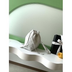 Replica Borsa a secchiello trapuntata con coulisse Chanel AS5227 bianco Imitazione fallate Outlet