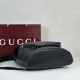 Replica Zaino medio da uomo Gucci con emblema GG 854750 Nero Imitazione fallate Outlet