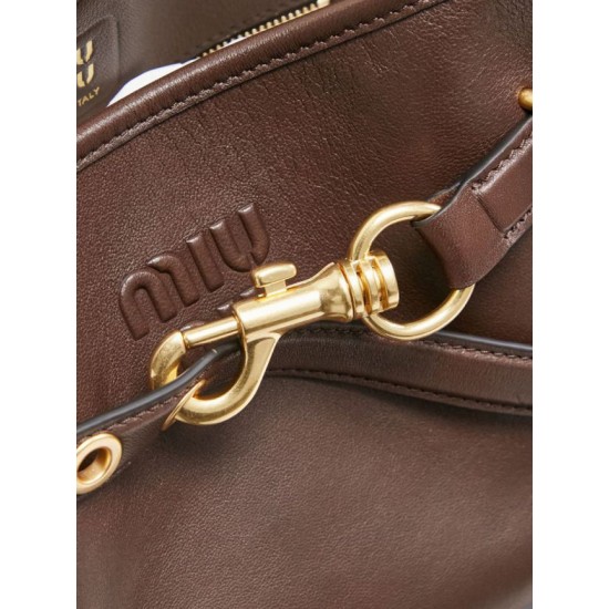 Replica Borsa a secchiello a tracolla Miu Miu Aventure nappa 5BE101 Caffè Imitazione fallate Outlet