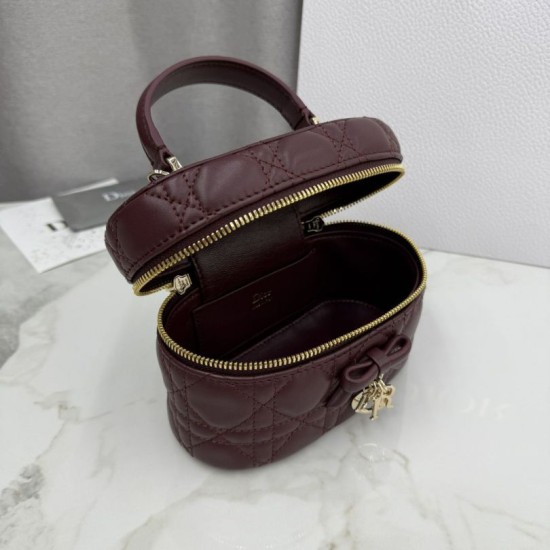 Replica Beauty case Dior Lady Dior Micro Bordeaux Falso Non Originali Replica Beauty case Dior Lady Dior Micro Bordeaux Imitazione fallate Outlet