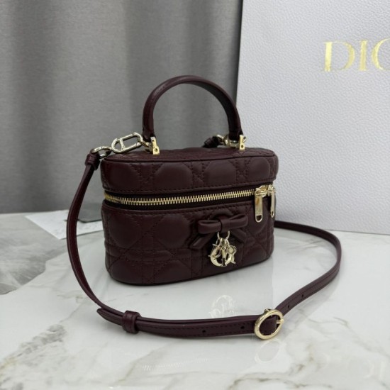 Replica Beauty case Dior Lady Dior Micro Bordeaux Falso Non Originali Replica Beauty case Dior Lady Dior Micro Bordeaux Imitazione fallate Outlet