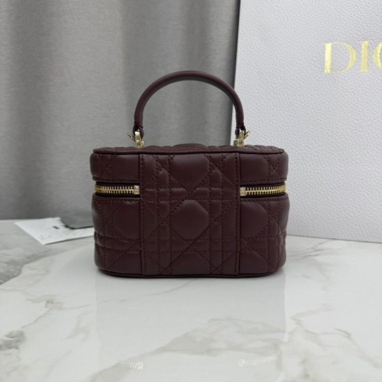 Replica Beauty case Dior Lady Dior Micro Bordeaux Falso Non Originali Replica Beauty case Dior Lady Dior Micro Bordeaux Imitazione fallate Outlet